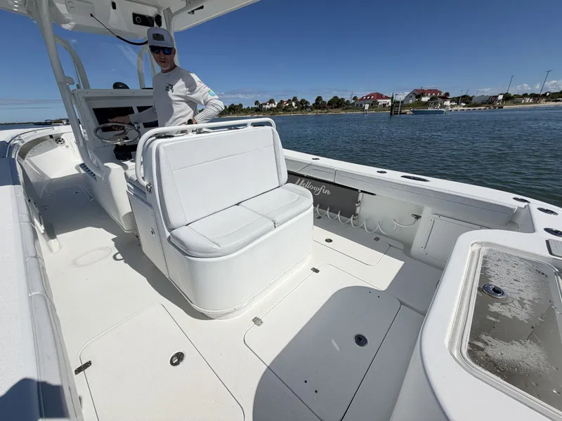 Slide: The Image of Yellowfin 32 Offshore 2010 - 28