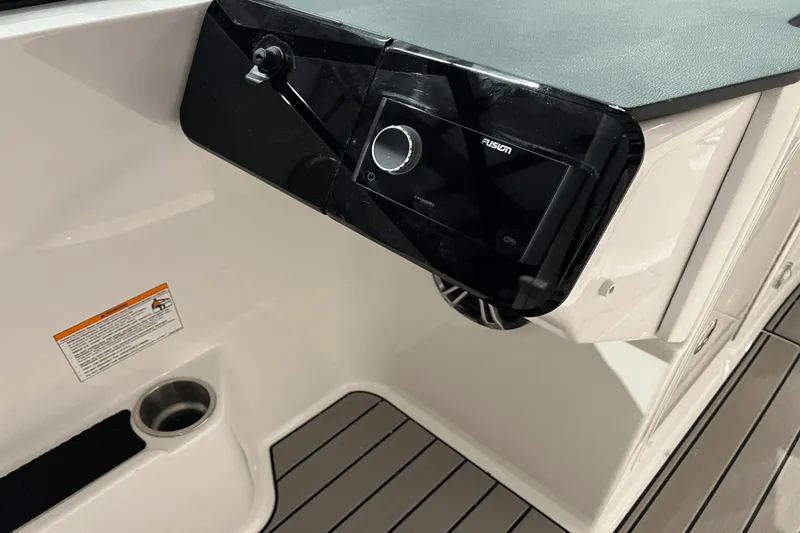 Slide: The Image of Sea Ray SDX 270 Surf 2025 - 15