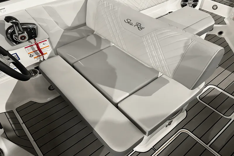 Slide: The Image of Sea Ray SDX 270 Surf 2025 - 16