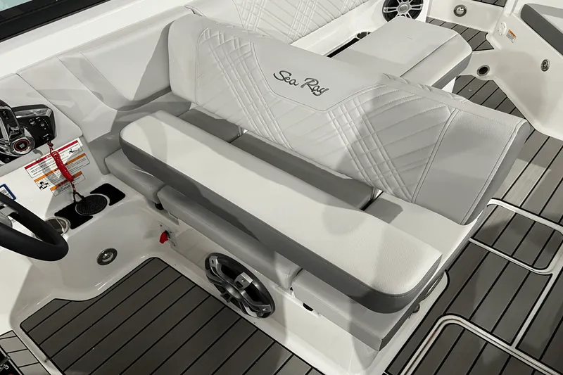 Slide: The Image of Sea Ray SDX 270 Surf 2025 - 17