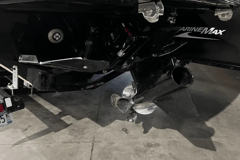 Slide: The Image of Sea Ray SDX 270 Surf 2025 - 4