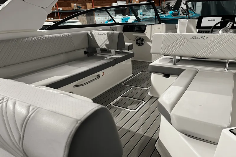 Slide: The Image of Sea Ray SDX 270 Surf 2025 - 9