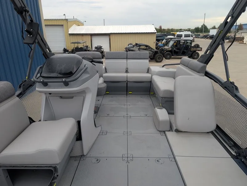 Slide: The Image of Sea-Doo Switch® Sport Compact - 170 hp 2024 - 8