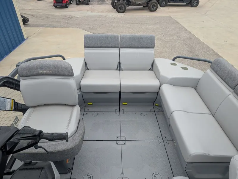 Slide: The Image of Sea-Doo Switch® Sport Compact - 170 hp 2024 - 10
