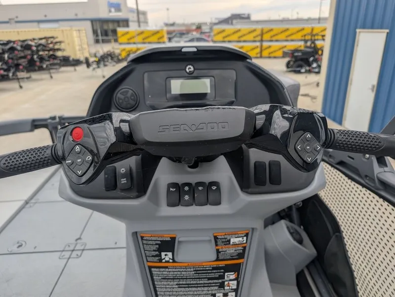 Slide: The Image of Sea-Doo Switch® Sport Compact - 170 hp 2024 - 12