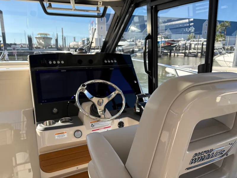 Slide: The Image of Boston Whaler 365 Conquest 2025 - 15