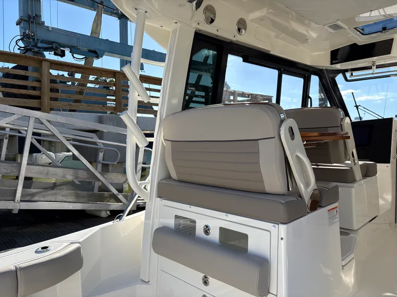 Slide: The Image of Boston Whaler 365 Conquest 2025 - 17