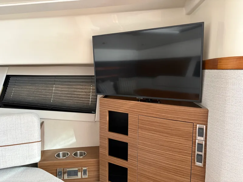 Slide: The Image of Boston Whaler 365 Conquest 2025 - 20