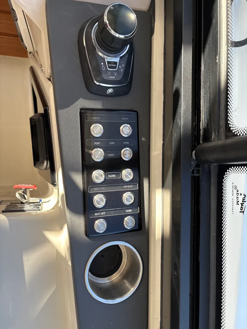 Slide: The Image of Boston Whaler 365 Conquest 2025 - 40