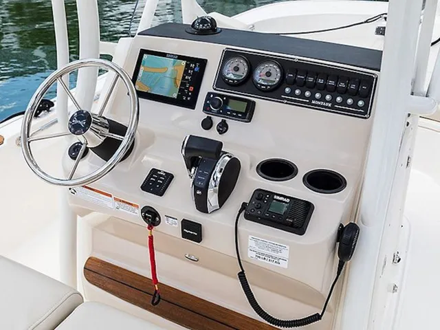 Slide: The Image of Boston Whaler 210 Montauk 2026 - 11