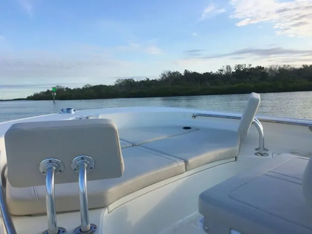 Slide: The Image of Boston Whaler 210 Montauk 2026 - 10