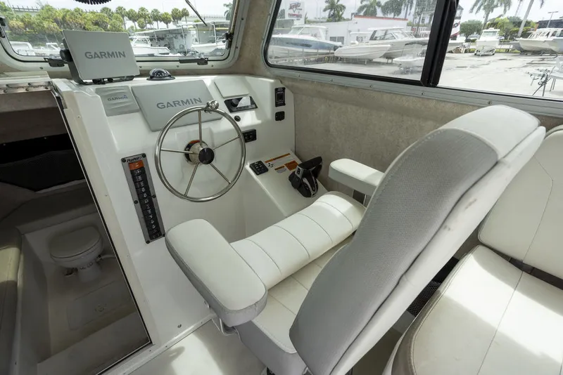 Slide: The Image of Parker Marine 2520 XLD 2022 - 12
