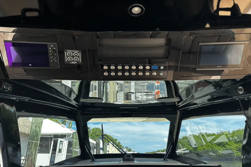 Slide: The Image of Scout 425 LXF 2025 - 11