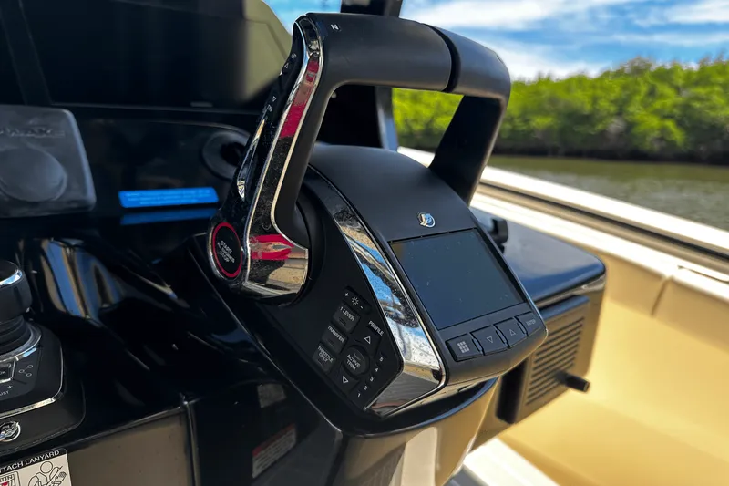 Slide: The Image of Scout 425 LXF 2025 - 12