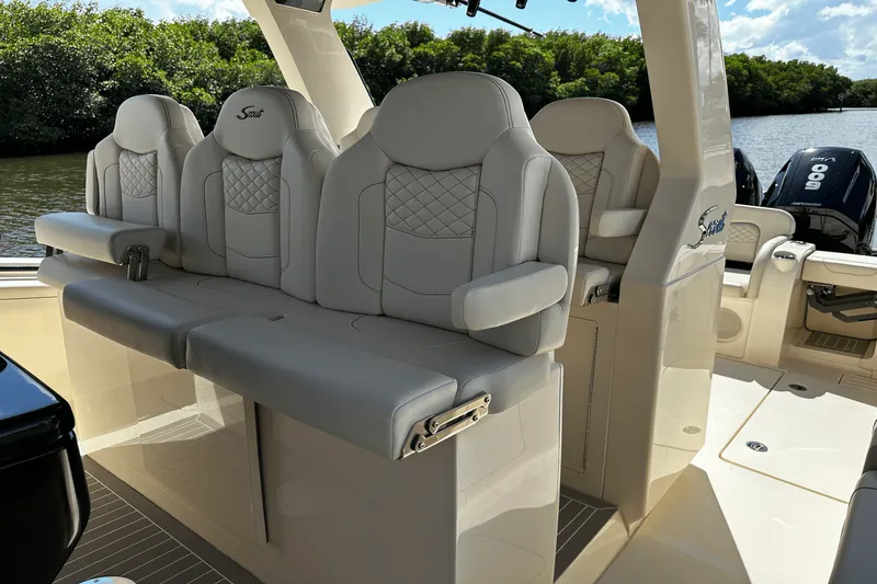 Slide: The Image of Scout 425 LXF 2025 - 17