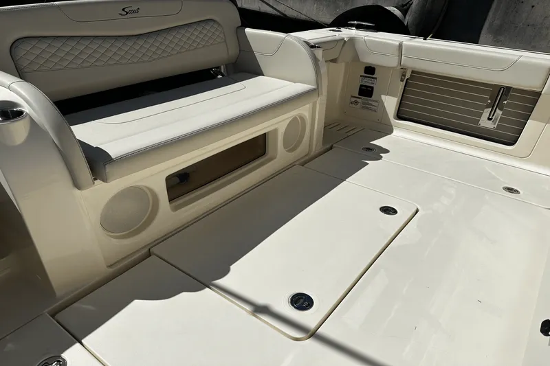 Slide: The Image of Scout 425 LXF 2025 - 23