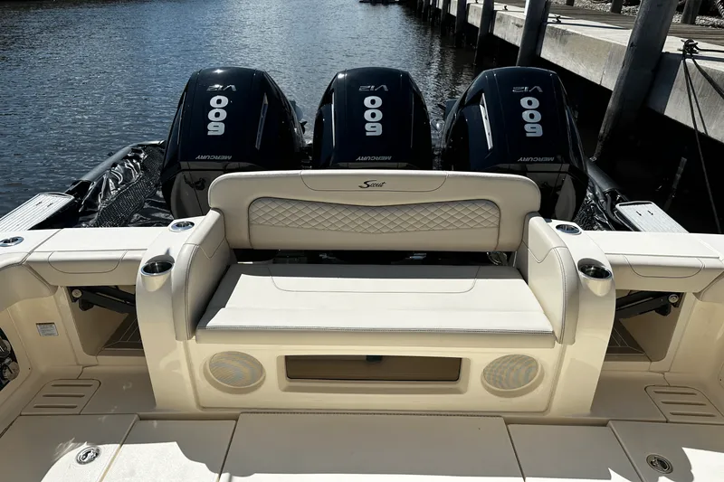 Slide: The Image of Scout 425 LXF 2025 - 24