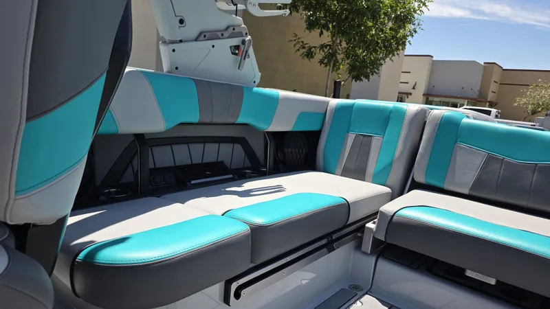 Slide: The Image of Malibu 23 MXZ 2022 - 10