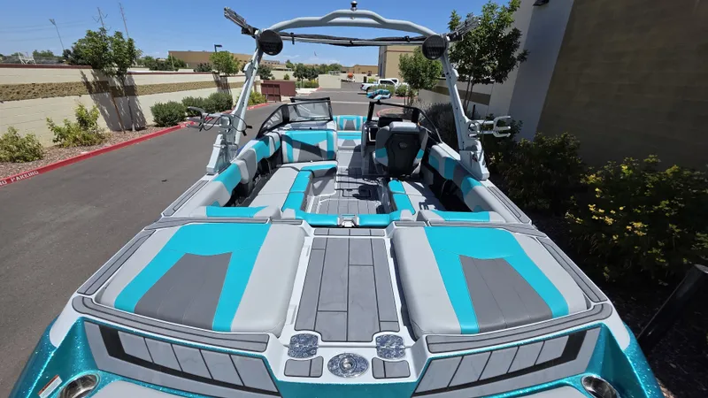 Slide: The Image of Malibu 23 MXZ 2022 - 8