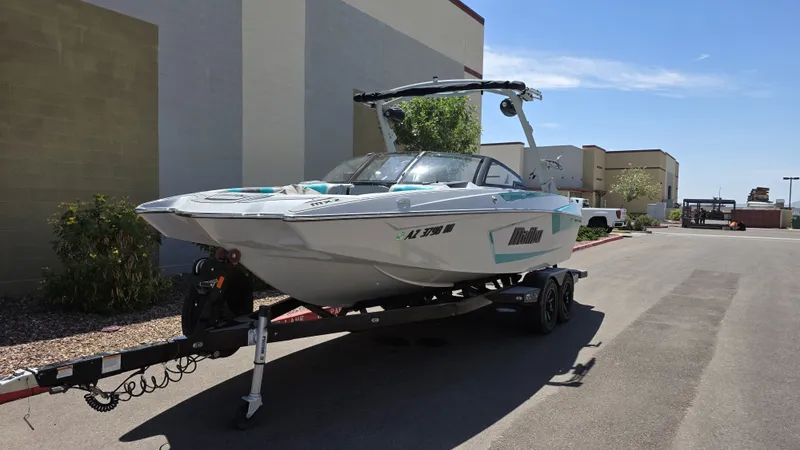 Slide: The Image of Malibu 23 MXZ 2022 - 1