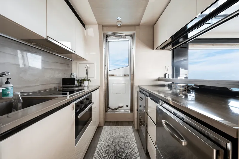 Slide: The Image of Azimut 80 FLYBRIDGE 2017 - 21