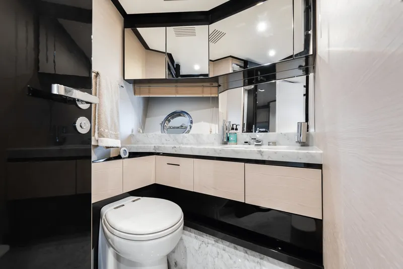 Slide: The Image of Azimut 80 FLYBRIDGE 2017 - 40