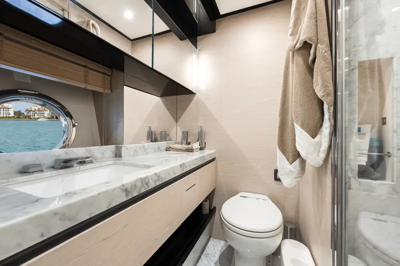 Slide: The Image of Azimut 80 FLYBRIDGE 2017 - 45