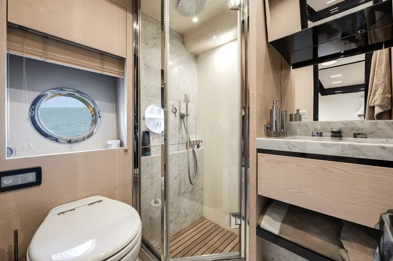 Slide: The Image of Azimut 80 FLYBRIDGE 2017 - 48