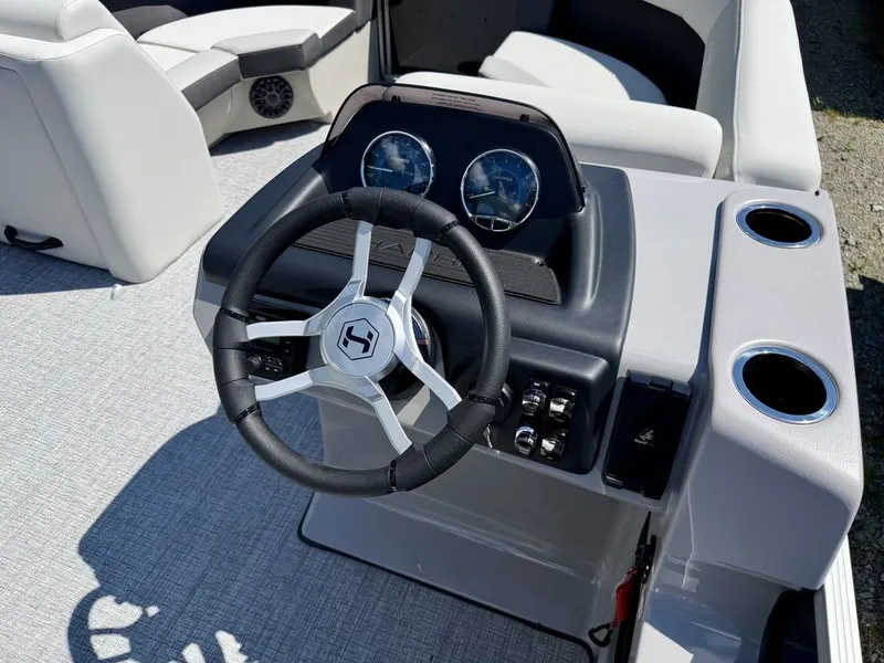 Slide: The Image of Harris Cruiser 210 CWDH 2026 - 24