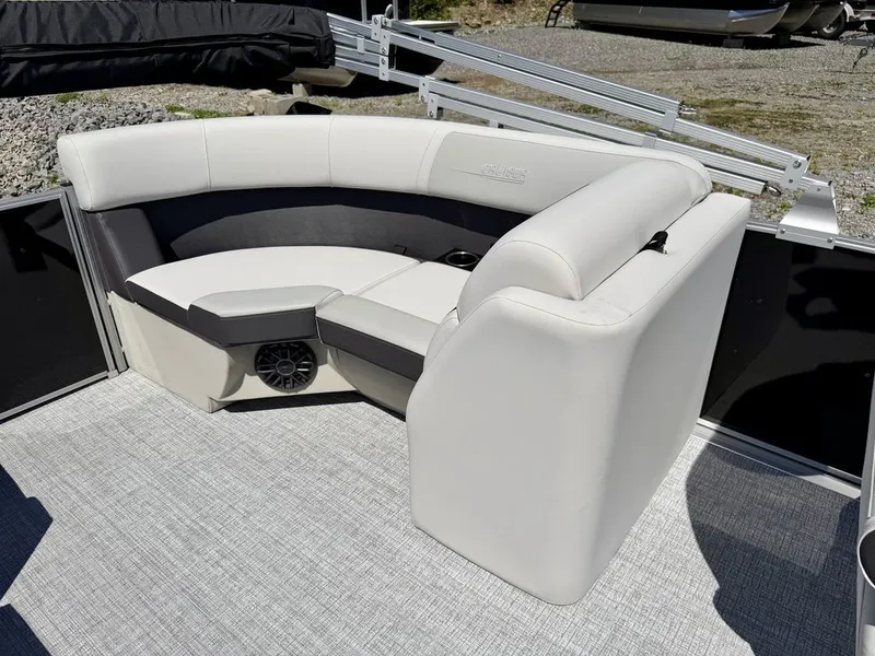 Slide: The Image of Harris Cruiser 210 CWDH 2026 - 18