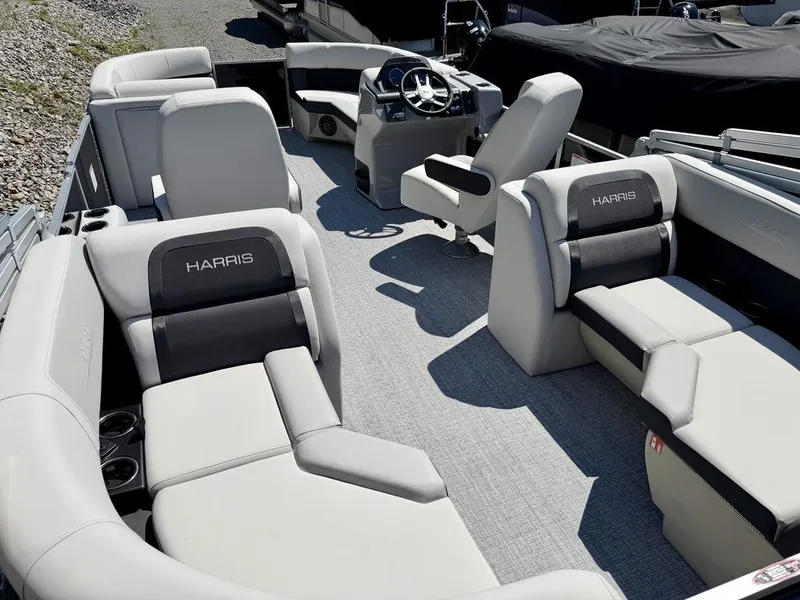 Slide: The Image of Harris Cruiser 210 CWDH 2026 - 13