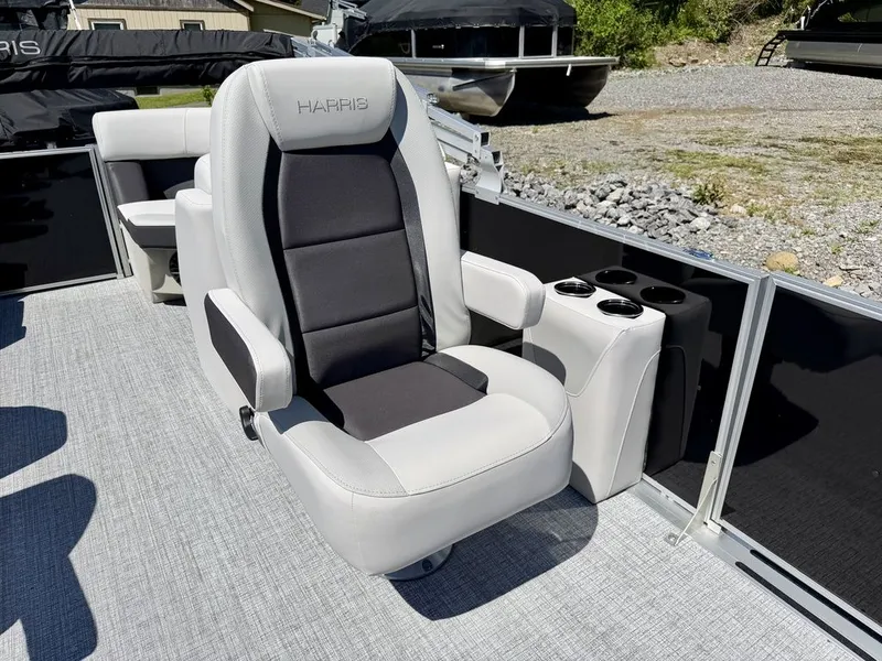 Slide: The Image of Harris Cruiser 210 CWDH 2026 - 33