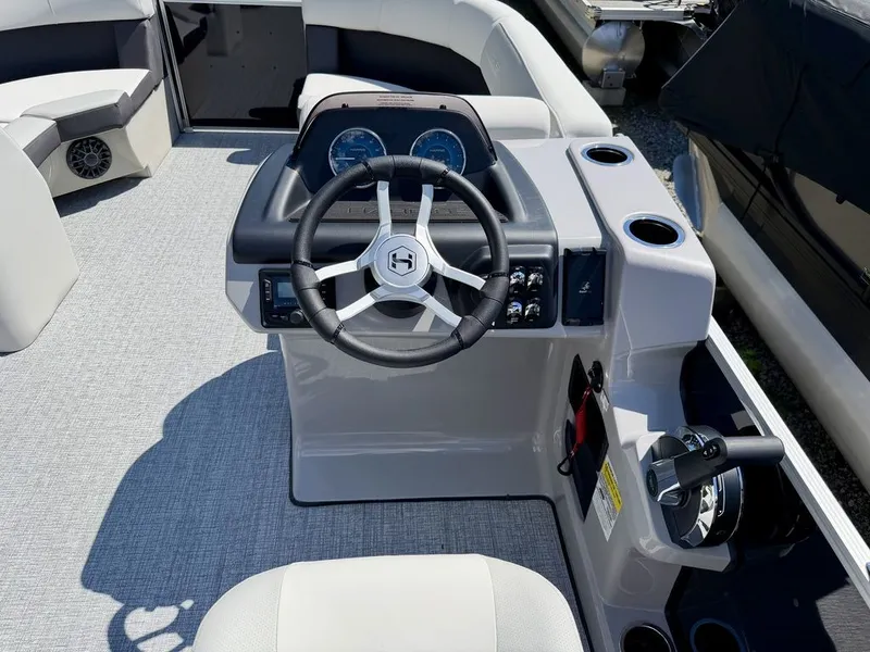 Slide: The Image of Harris Cruiser 210 CWDH 2026 - 26
