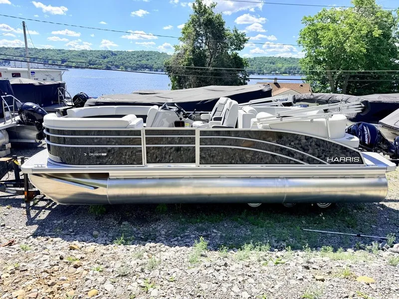 Slide: The Image of Harris Cruiser 210 CWDH 2026 - 2