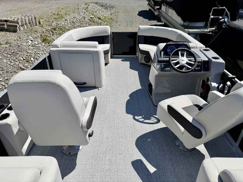 Slide: The Image of Harris Cruiser 210 CWDH 2026 - 16