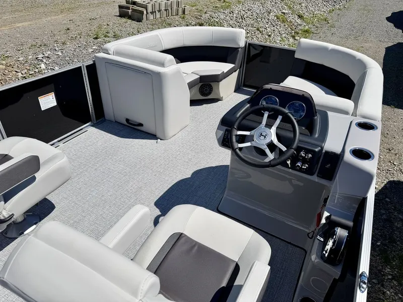 Slide: The Image of Harris Cruiser 210 CWDH 2026 - 25