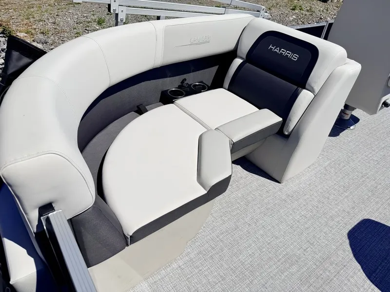 Slide: The Image of Harris Cruiser 210 CWDH 2026 - 11