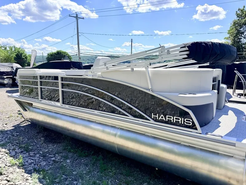 Slide: The Image of Harris Cruiser 210 CWDH 2026 - 3