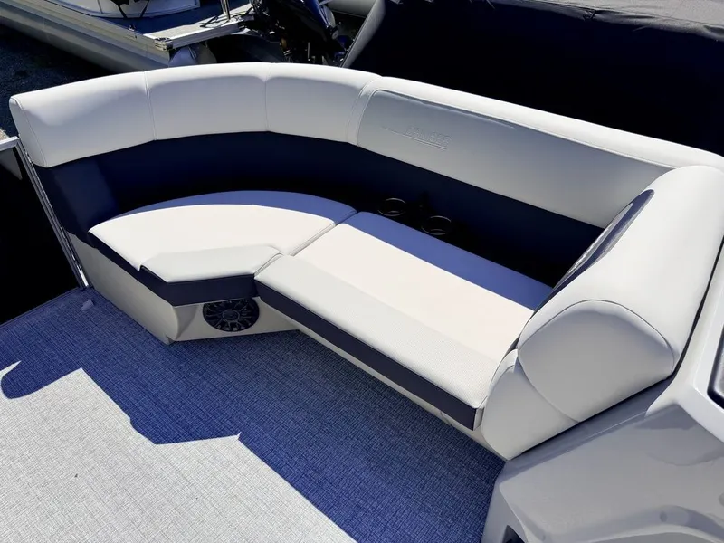 Slide: The Image of Harris Cruiser 210 CWDH 2026 - 9