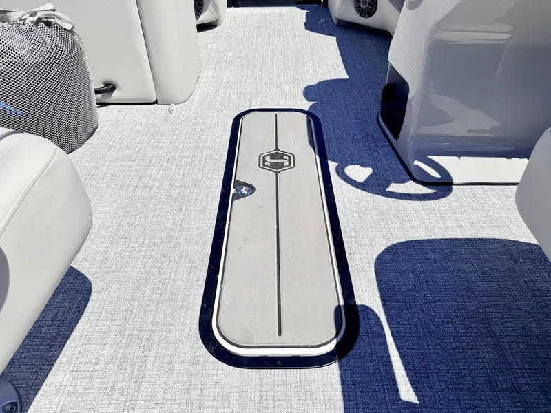 Slide: The Image of Harris Cruiser 210 CWDH 2026 - 27