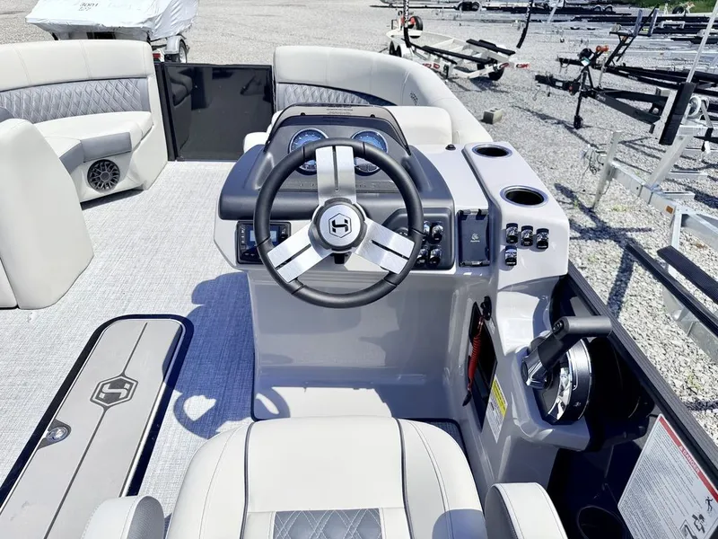 Slide: The Image of Harris Cruiser 210 CWDH 2026 - 34