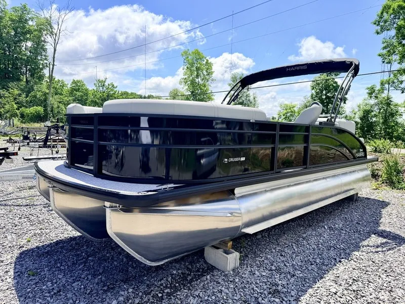 Slide: The Image of Harris Cruiser 210 CWDH 2026 - 2