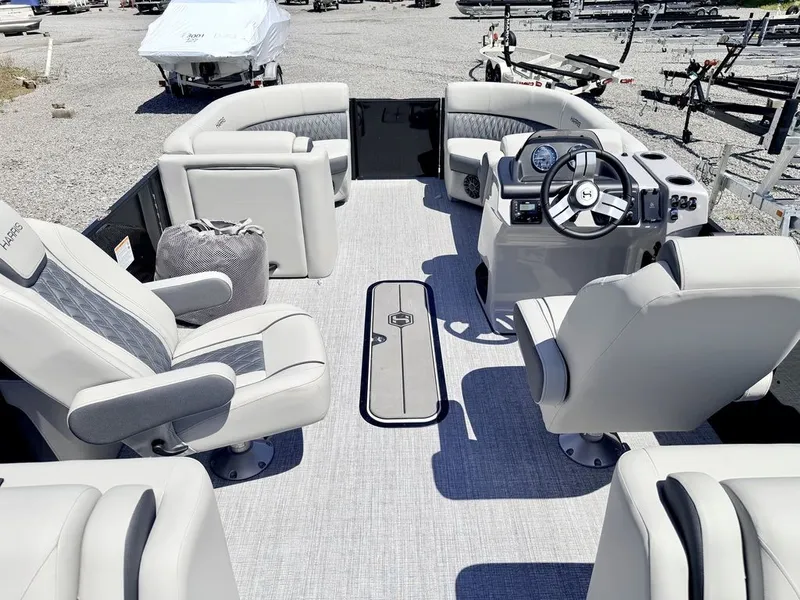 Slide: The Image of Harris Cruiser 210 CWDH 2026 - 10