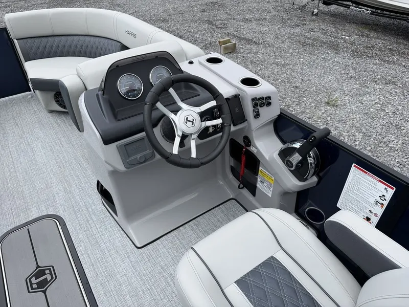 Slide: The Image of Harris Cruiser 210 CWDH 2026 - 12
