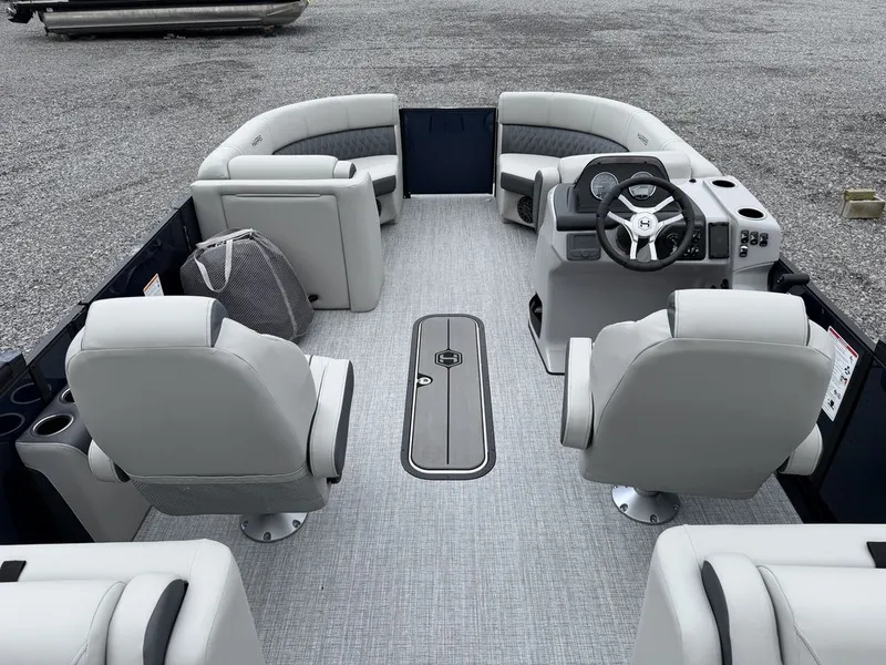 Slide: The Image of Harris Cruiser 210 CWDH 2026 - 9