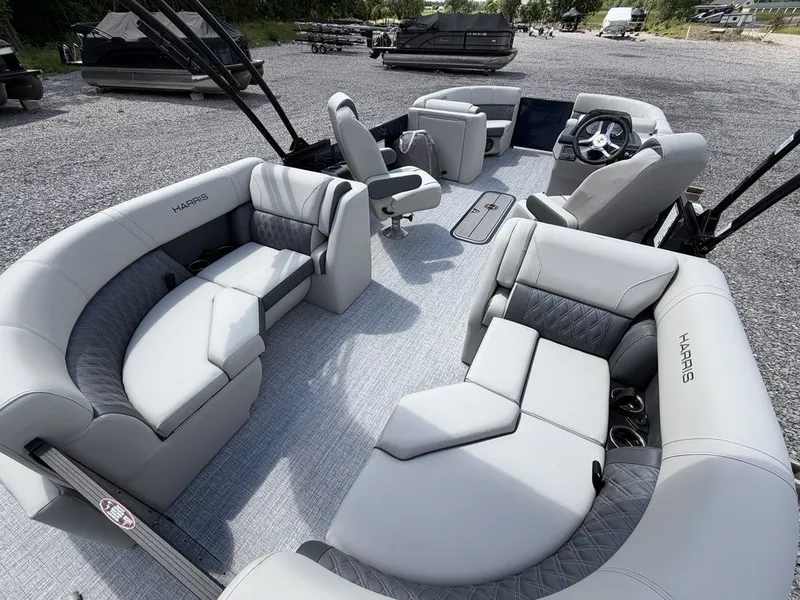 Slide: The Image of Harris Cruiser 210 CWDH 2026 - 30