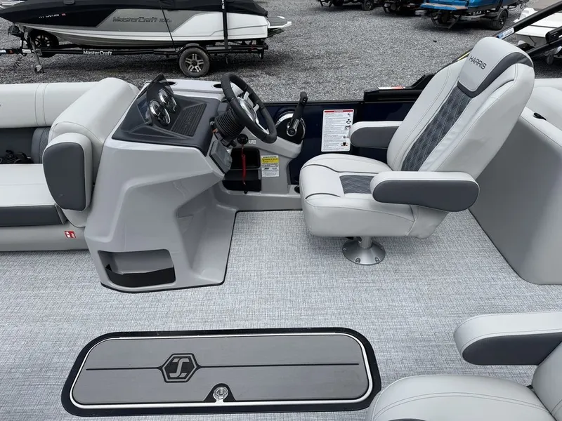 Slide: The Image of Harris Cruiser 210 CWDH 2026 - 10