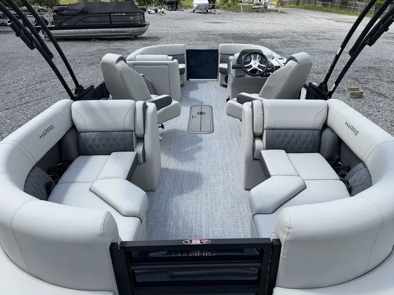 Slide: The Image of Harris Cruiser 210 CWDH 2026 - 26