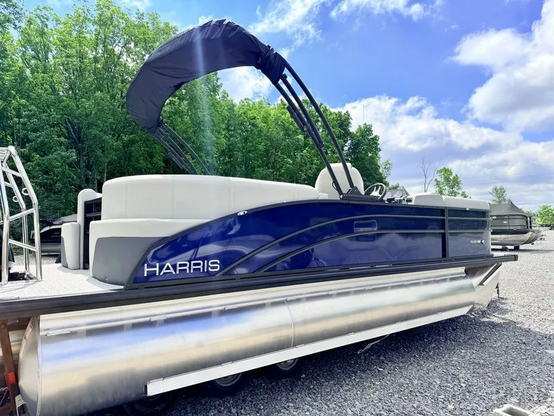 Slide: The Image of Harris Cruiser 210 CWDH 2026 - 2