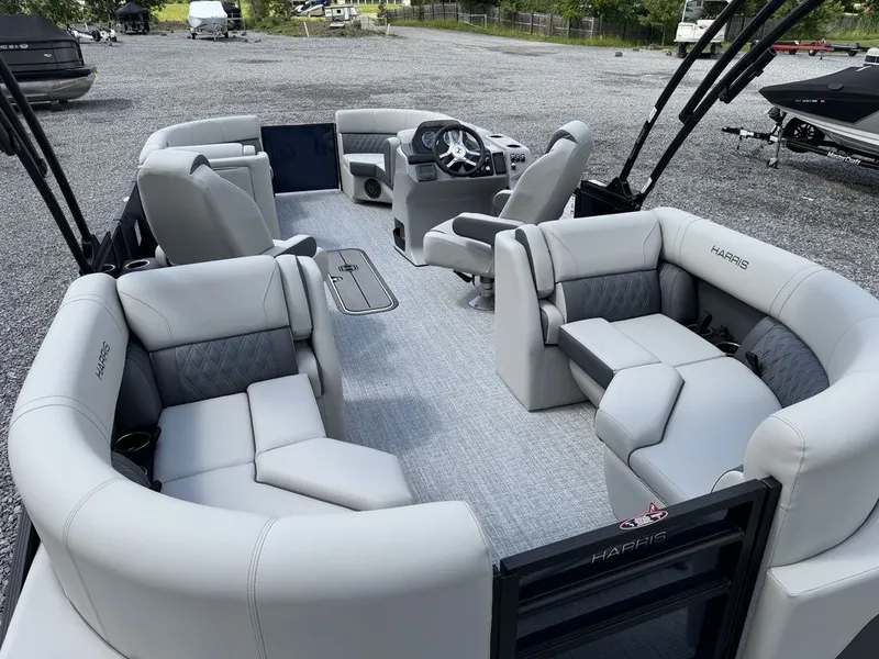 Slide: The Image of Harris Cruiser 210 CWDH 2026 - 25